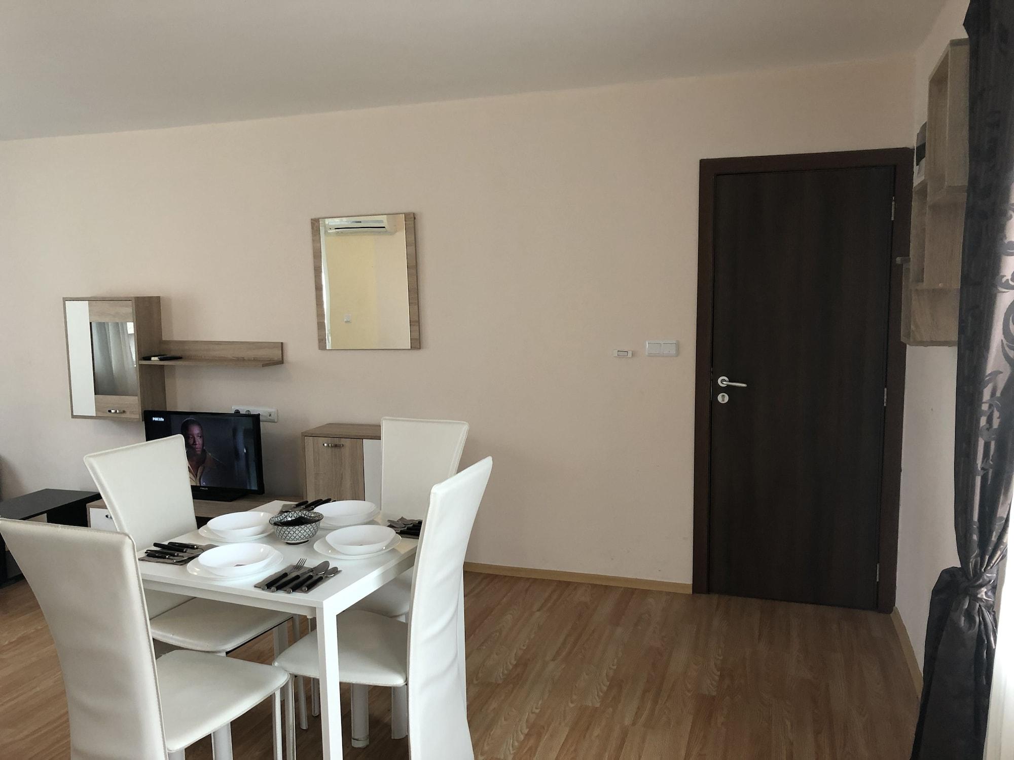 Palace De Luxe Apartments Pomorie Exterior photo